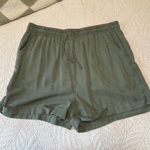 Universal Thread Shorts